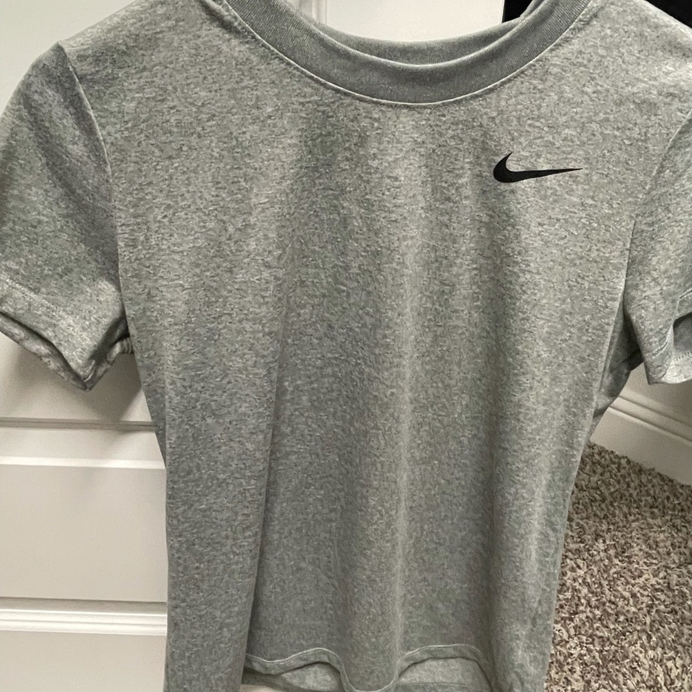 Women’s Nike dryfit shirt